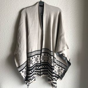 ⭐️Aztec Print Shrug Wrap